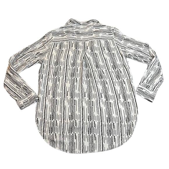 Velvet Heart Black and White Button Down Shirt - Picture 2 of 11